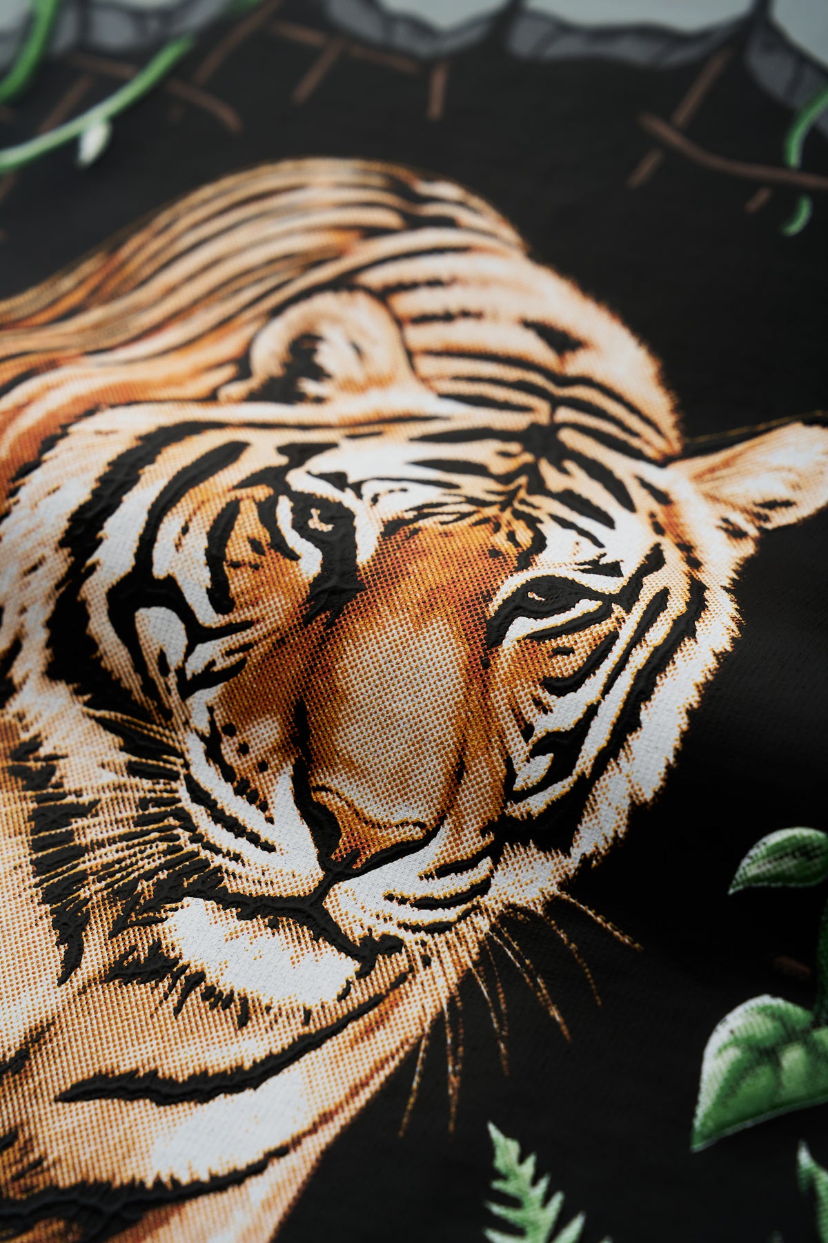 GRITMONK APEX black oversized tee: close-up of the tiger artwork